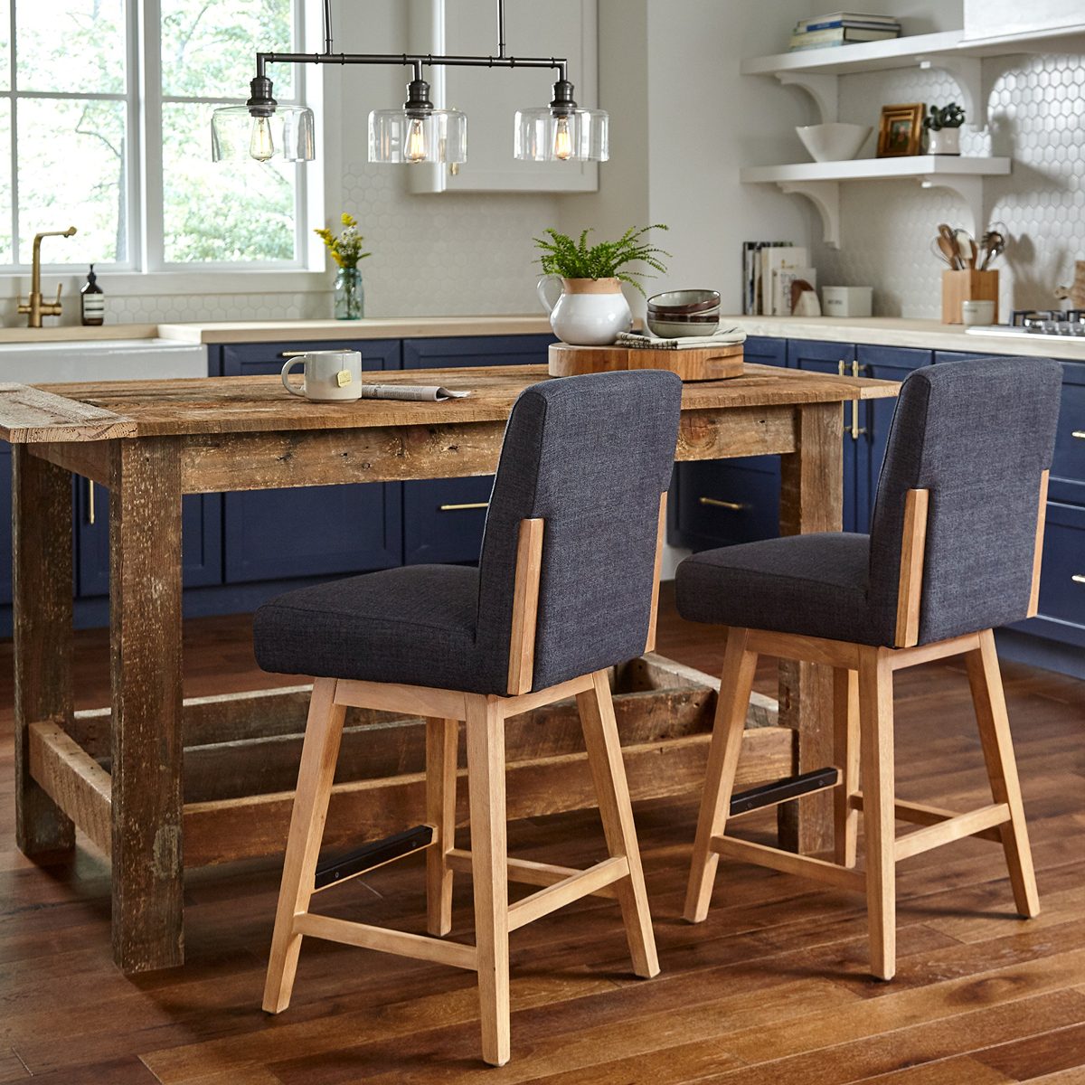 Amazon Brand – Stone & Beam Sophia Modern Swivel Kitchen Counter Height Stool, 39.4"H, Navy Blue
