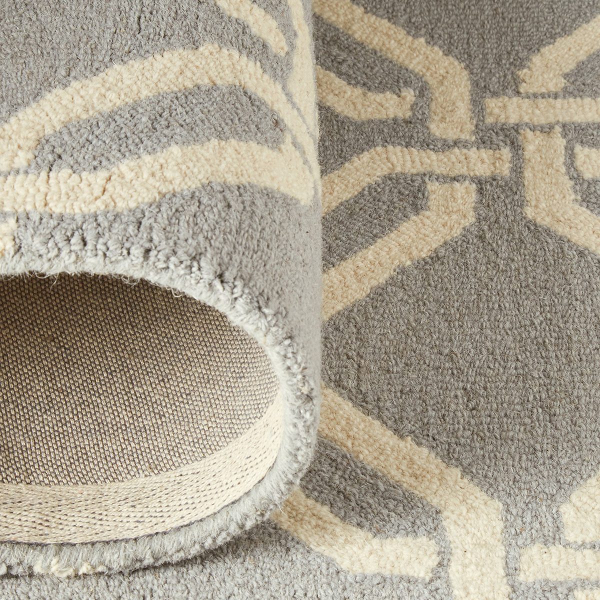 Amazon Brand – Stone & Beam Contemporary Interlocking Rings Wool Area Rug, 7' 6" x 9' 6", Light Blue