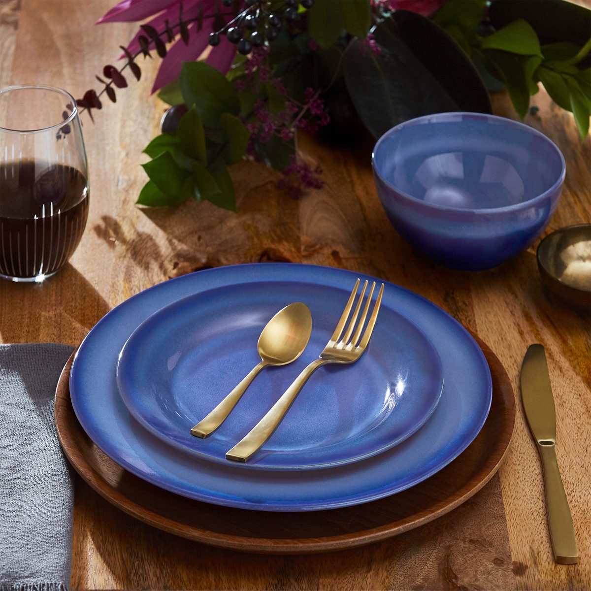 Rivet Corwin Modern Reactive-Glaze Stoneware 18-Piece Dinnerware Set, Service for 6, Atacama Blue