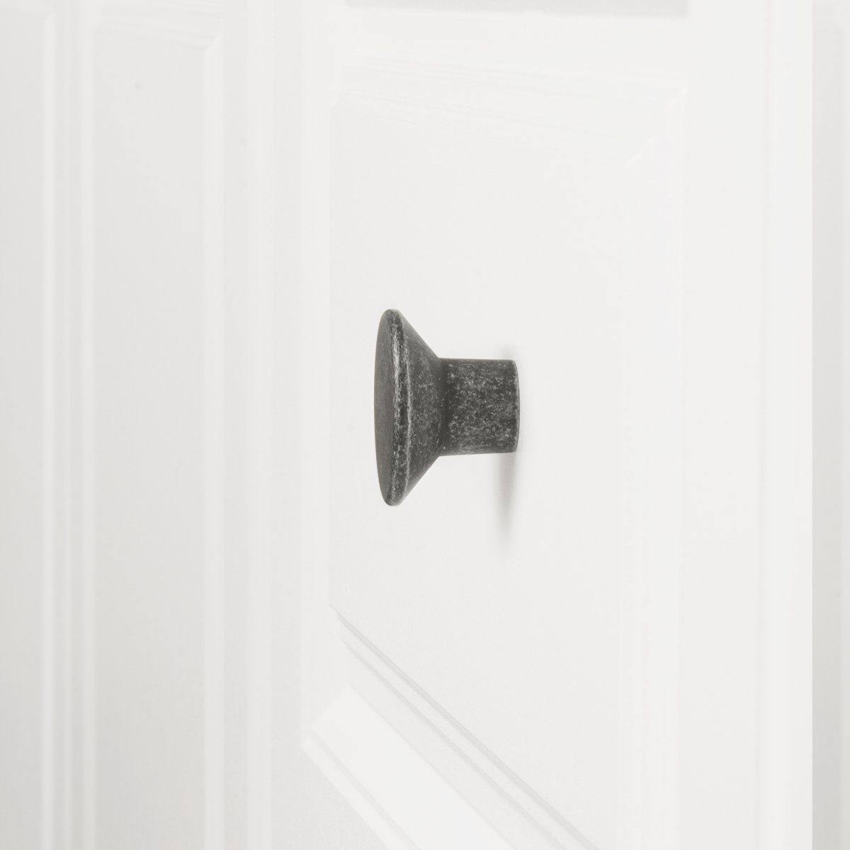 AmazonBasics Flat Oval Cabinet Knob, 1.44" Diameter, Antique Silver, 10-Pack
