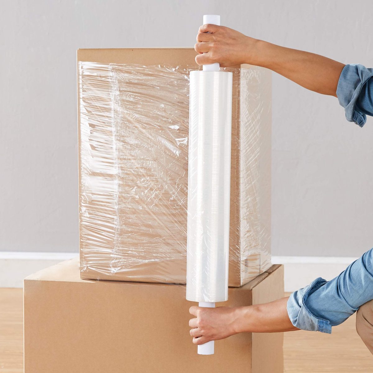 AmazonBasics Stretch Wrap - 20" x 1000', 70 Gauge, Packing Wrap, 1 Pack