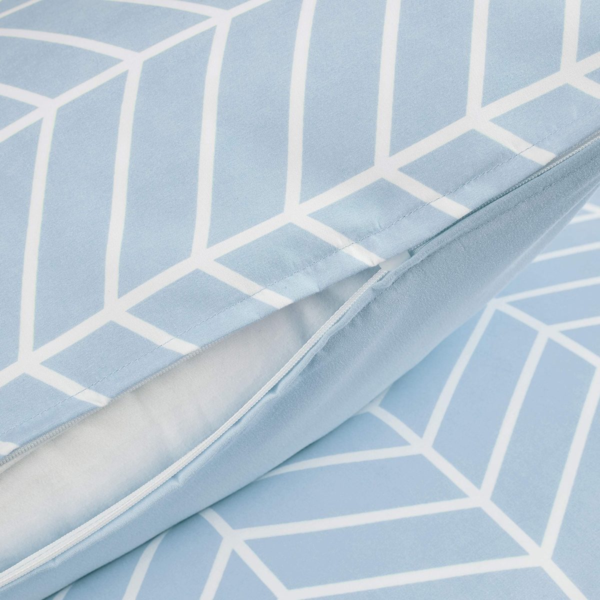 AmazonBasics Premium Microfiber Pillowcases, 2-Pack - 40 x 80 cm, Chevron Blue Fog