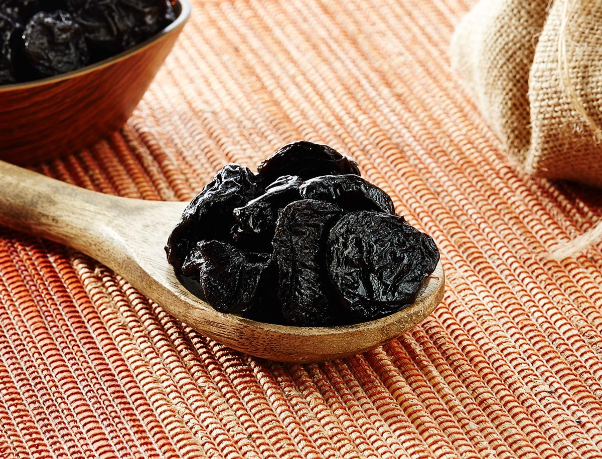 Amazon Brand - Vedaka Premium Prunes, 1kg