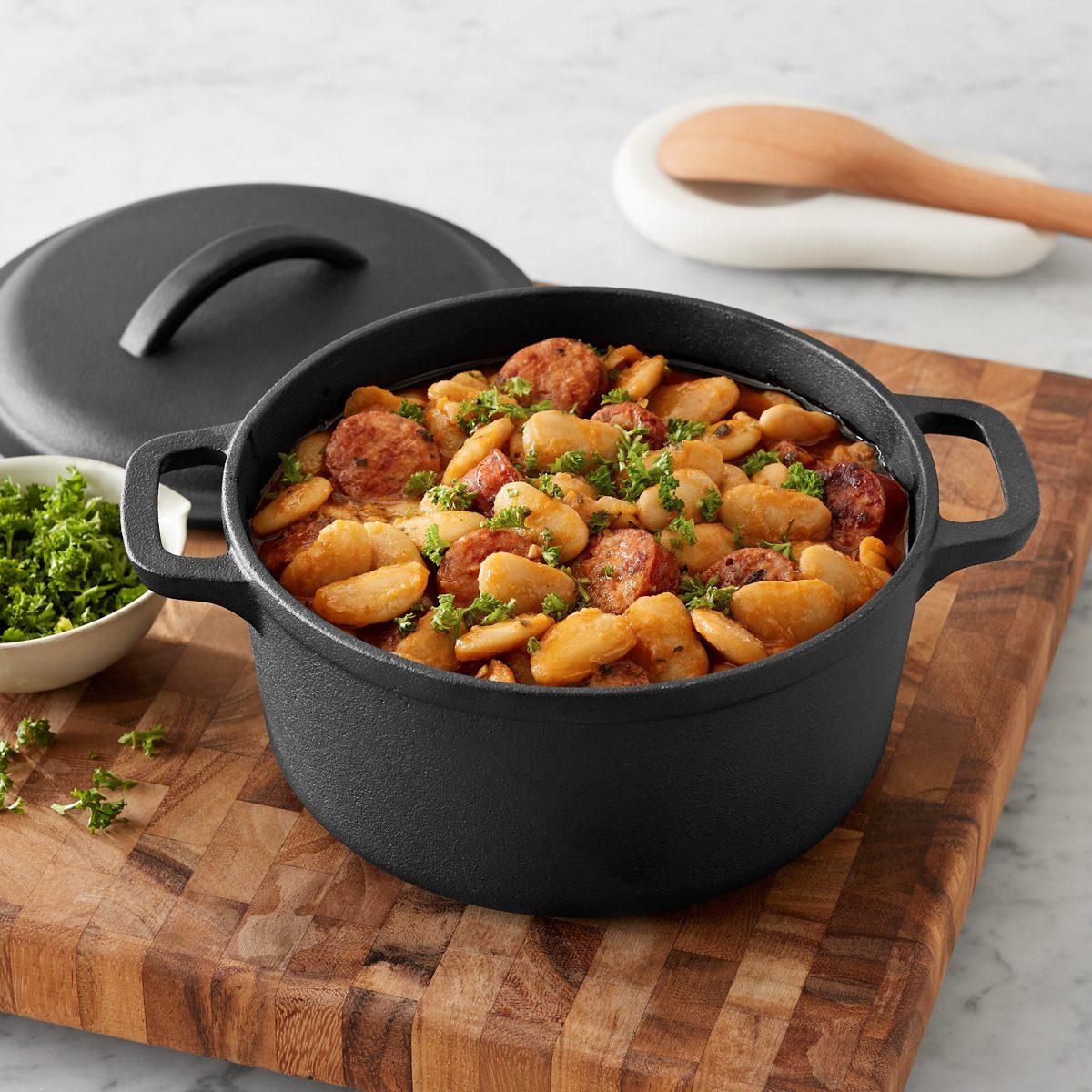 AmazonBasics Pre-Seasoned Cast Iron Dutch Oven Pot with Lid and Dual Handles