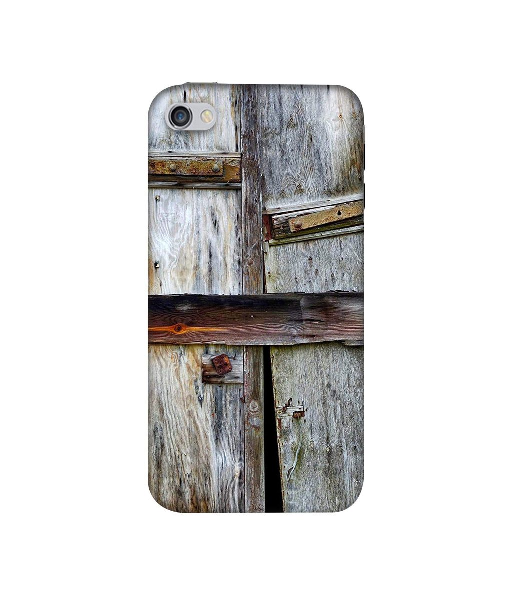 Amazon Brand - Solimo Designer Old Door 3D Printed Hard Back Case Mobile Cover for Apple iPhone 4 / 4S