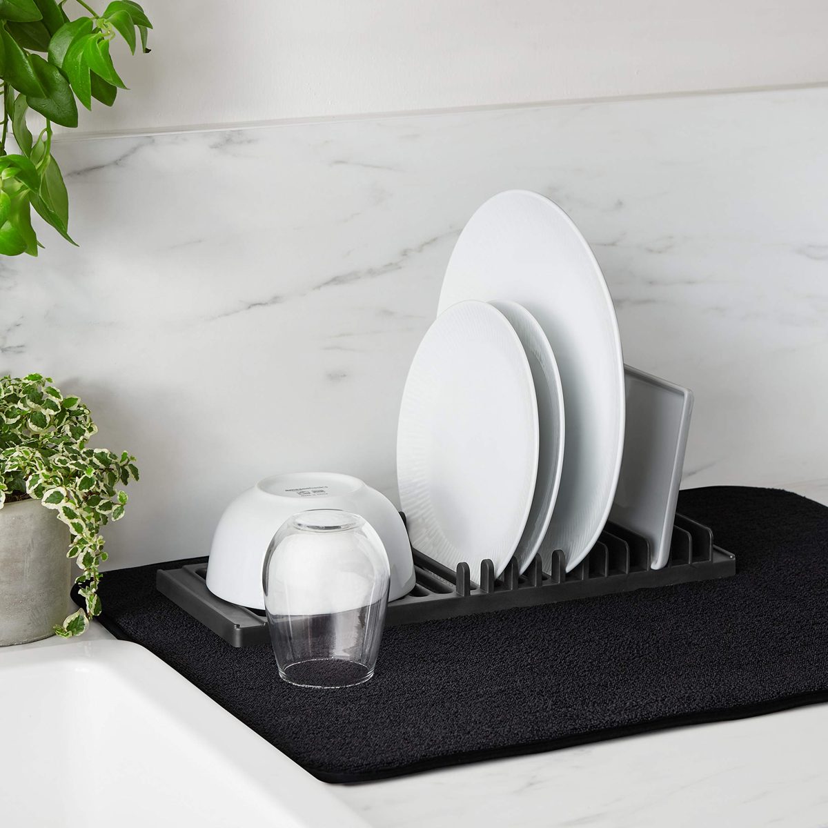 AmazonBasics Plastic Drying Rack with Mat