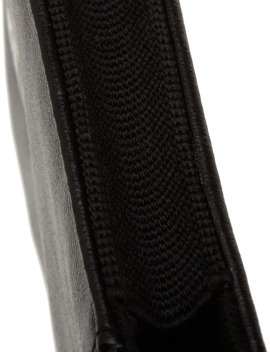 AmazonBasics Faux Leather Carrying Case for 5-Inch GPS