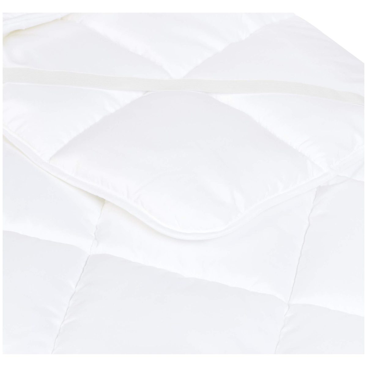 AmazonBasics Soft Mattress Topper with Microfiber-Polyester Filling and Straps, 180 x 200 cm, White