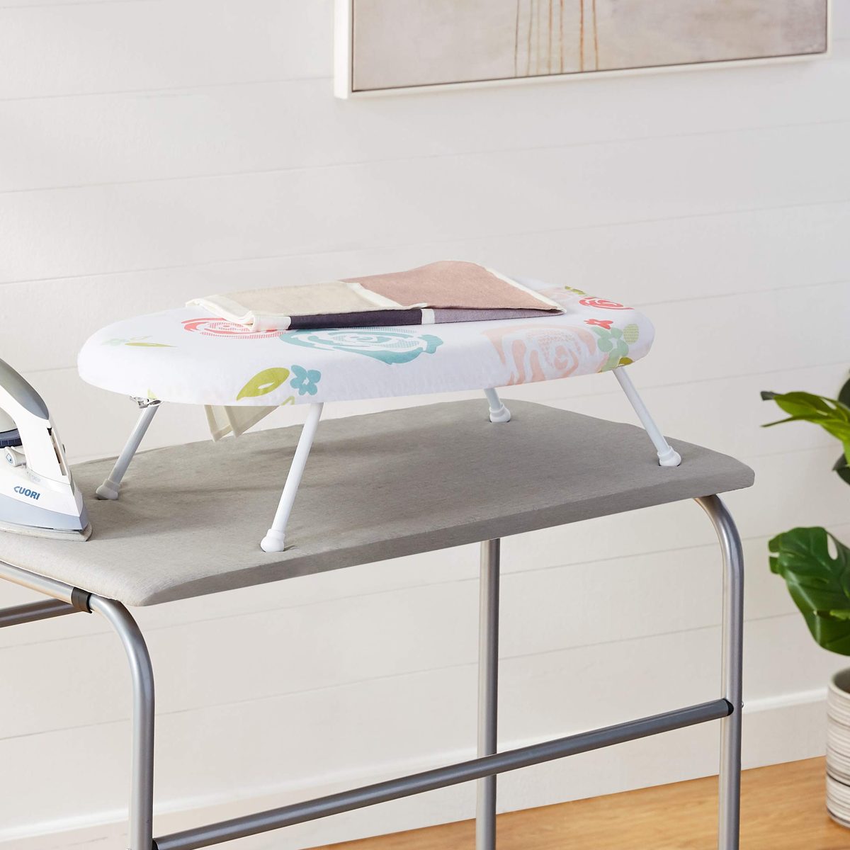 AmazonBasics Ironing Board Tabletop 77x29 cm, White