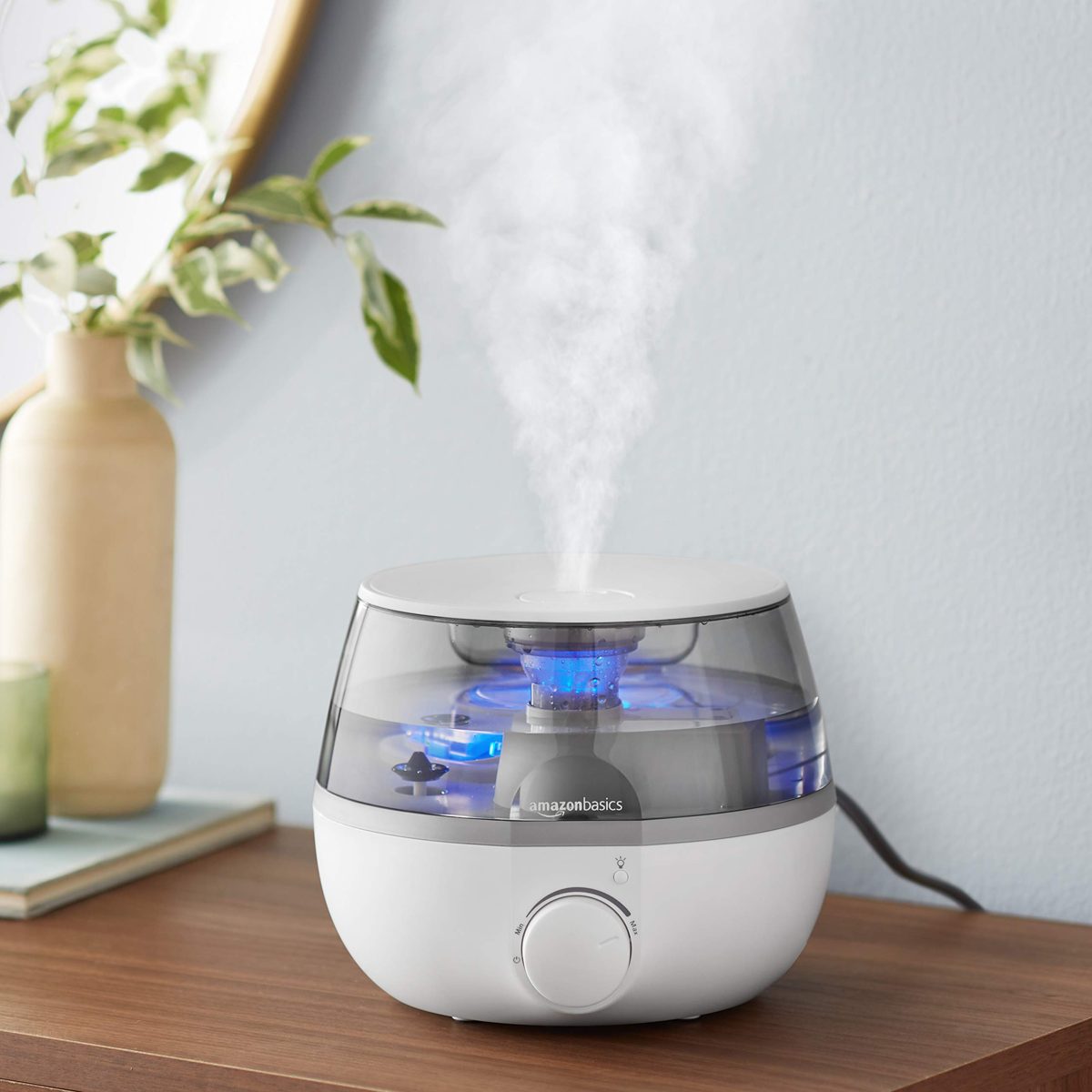AmazonBasics Humidifier with Aroma Diffuser and Nightlight - 1.5-Liter, White