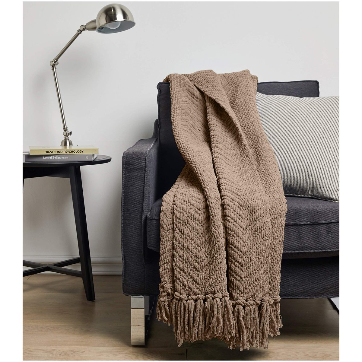 AmazonBasics Chunky Knitted Fringed Throw Blanket