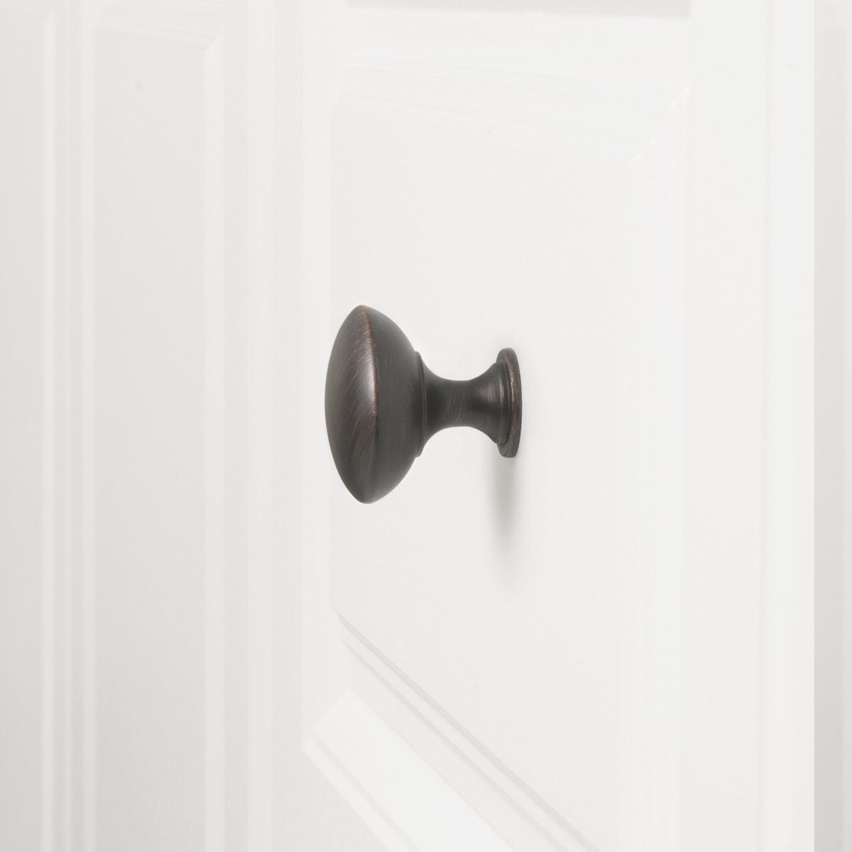AmazonBasics - Round Drawer Knob, Furniture Handle, Diameter: 2.99 cm, AB101-OR-10