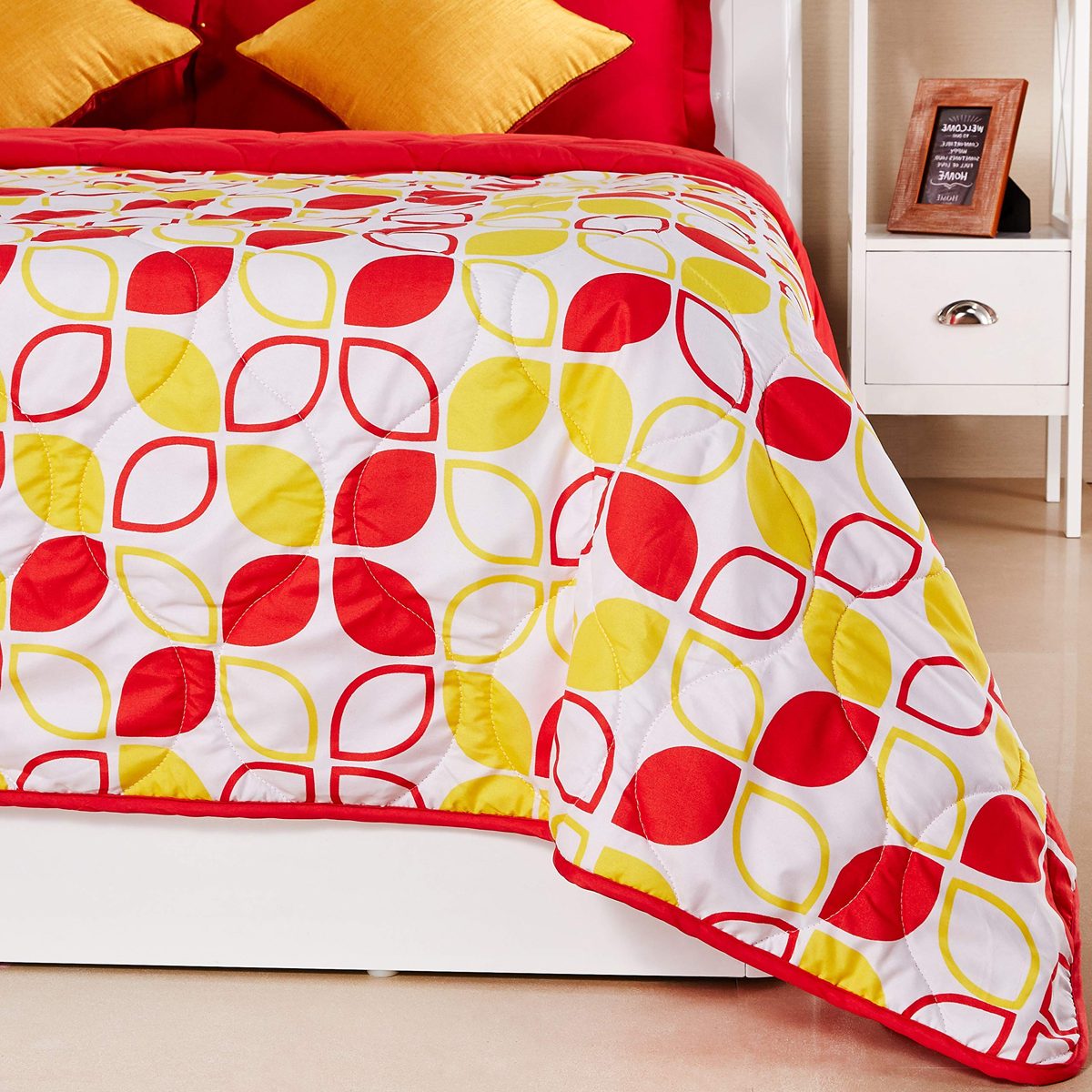 Amazon Brand - Solimo Arendale Microfibre Printed Quilt Blanket, Double, 120 GSM, Yellow and Red