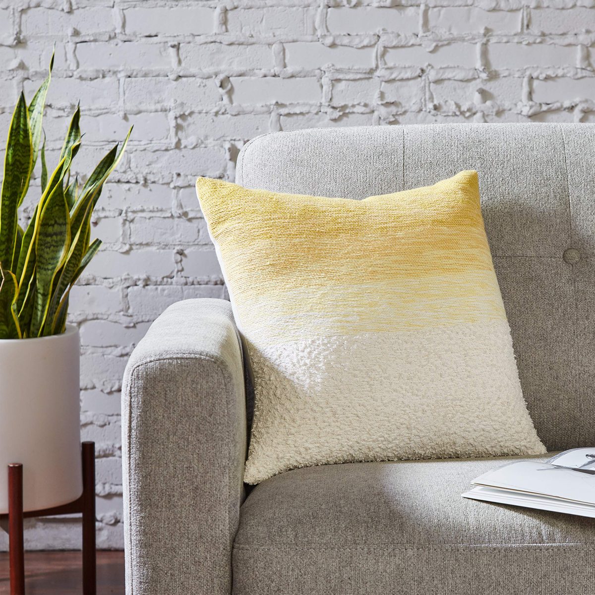 Amazon Brand – Rivet Casual Ombre Throw Pillow - 17 x 17 Inch, Gold